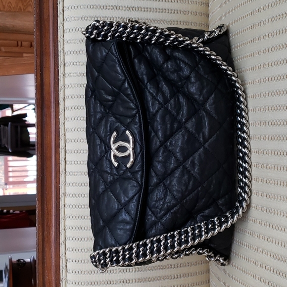 CHANEL CHAIN AROUND QUILTED LEATHER HOBO BAG - Picture 2 of 15
